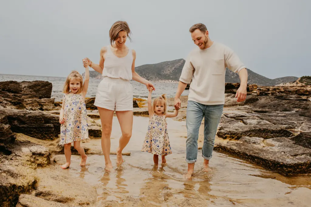 Ungestellte Familienfotos in der Natur