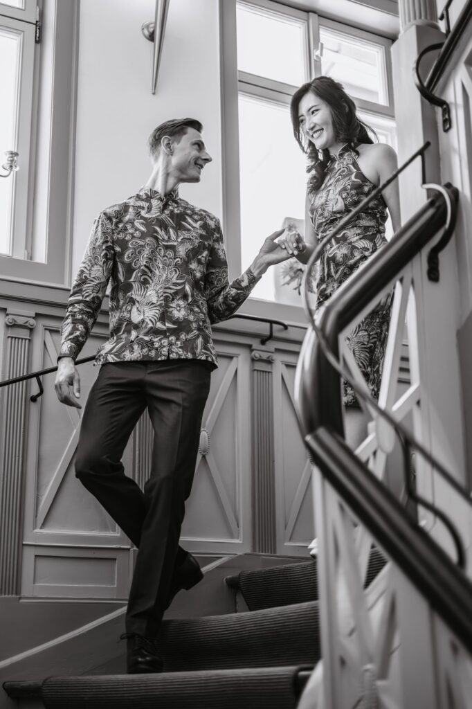 Emotionale Nähe des Paares während der Hochzeit