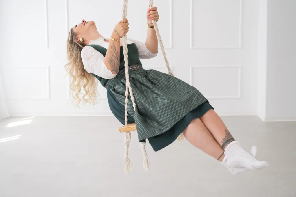 Selbstliebe Fotoshooting im Studio, klare Formen und Ruhe