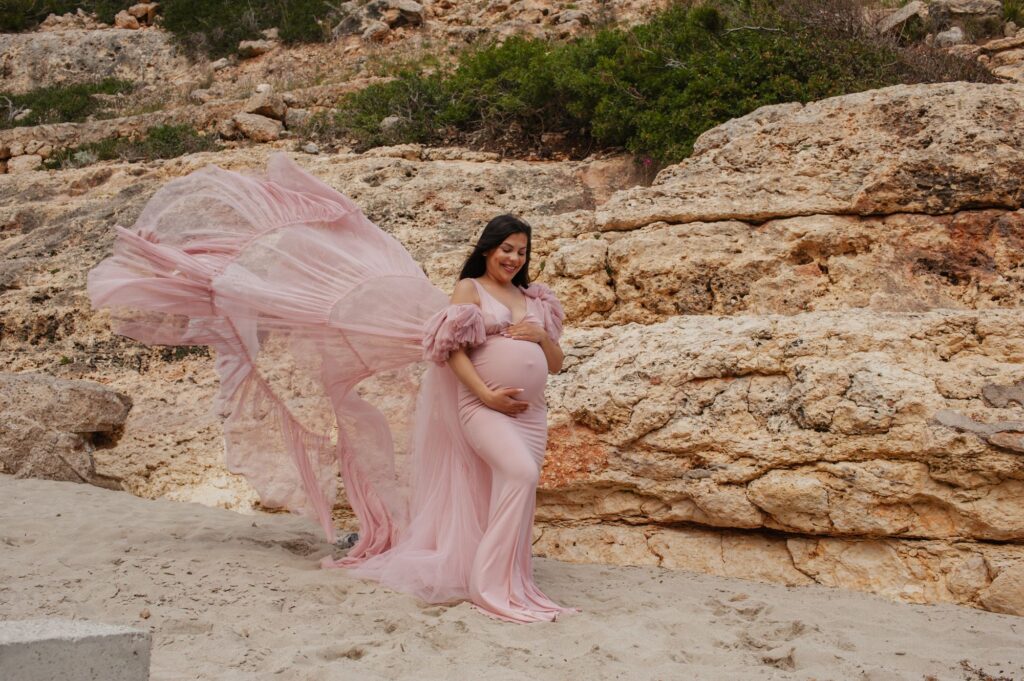 Werdende Vierfach-Mama bei einem Babybauchshooting