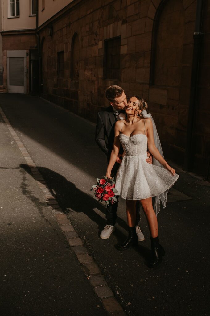 Natürliches Brautstyling für ein Cityshooting