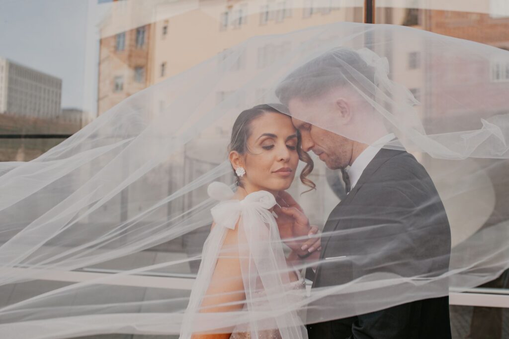 Hochzeitspaarshooting ohne feste Posen