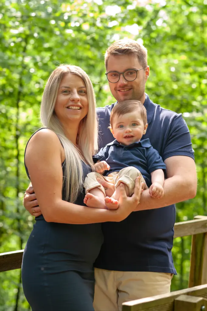 Natürliche Familienfotos mit spontanen Blicken und Gesten