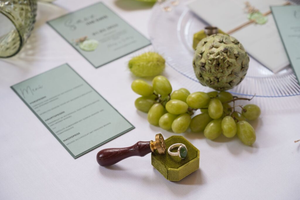 Artischocken als Teil der Hochzeitsdekoration