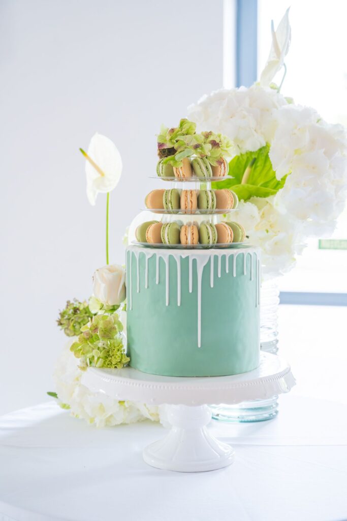 Hochzeitstorte im Clean-Green-Stil