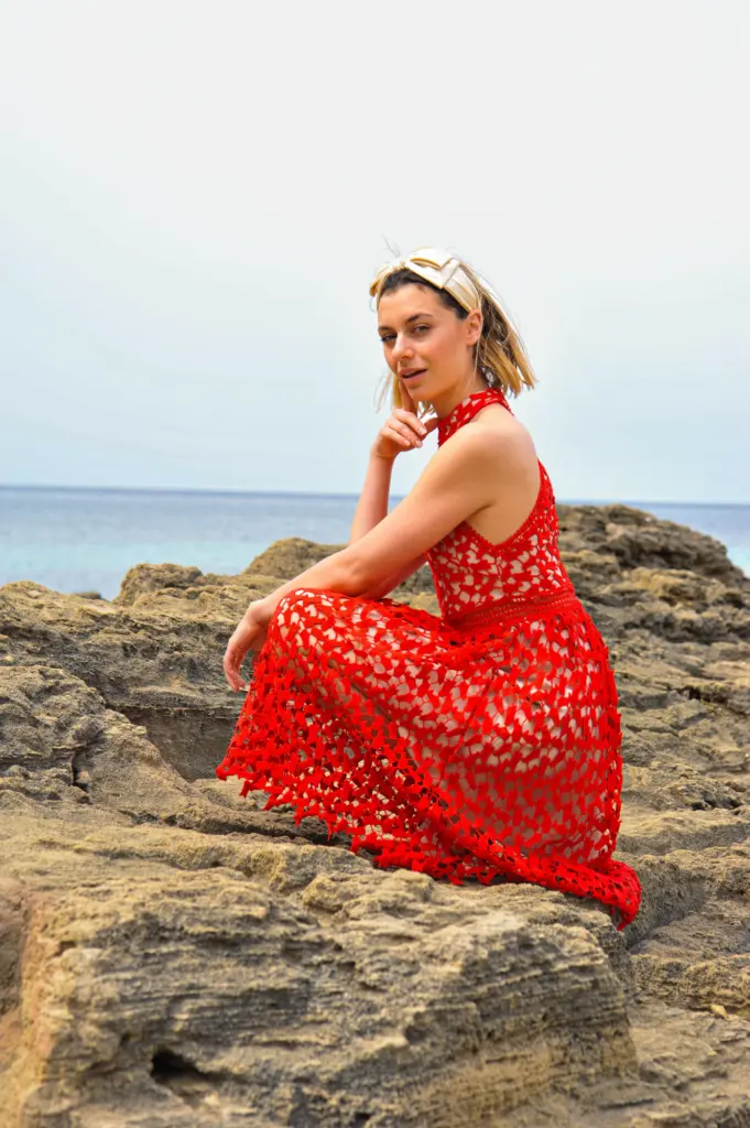 Selbstliebe Fotoshooting, starke Frau im sanften Licht