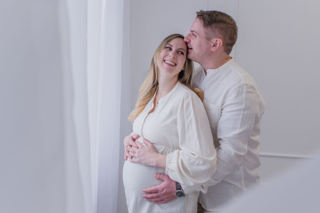 Inniger Moment zwischen werdenden Eltern