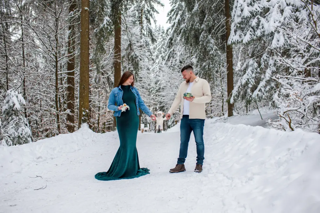 Kuscheltiere als Accessoire beim Babybauchshooting