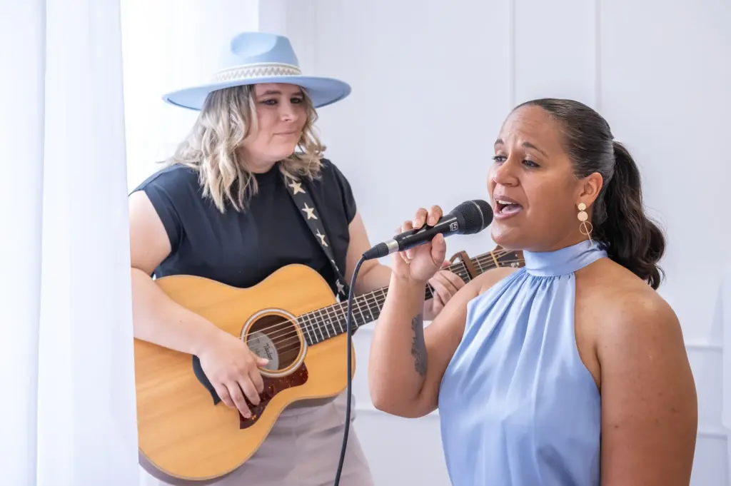 Elegante Businessfotografie für Akustik-Duo